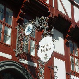 Das gotische Fachwerkhaus &quot;Junkernschänke&quot; von 1451 in der Barfüßer Str. 5