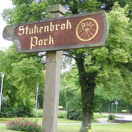 Der Stukenbrok Park in der Dr.-Friedrich-Uhde-Str. 18, Hinweisschild