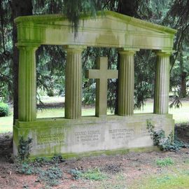 Historischer Stadtfriedhof und Park in G&ouml;ttingen von 1881, Grabmal derer von Kessel u. Wartmann