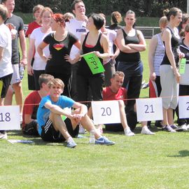 Sportzentrum Schützenstraße - Stadion in Einbeck: Diesjähriges Sportfest der BBS Einbeck, der lange Lauf aller 30 Schülergruppen (Klassen), die Platzbelegung!