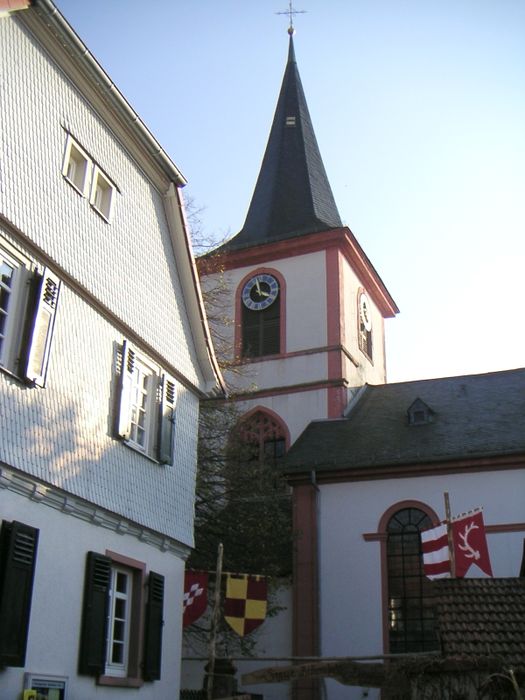 die Michaelskirche in Reichelsheim im Odenwald, Rathausplatz 1, beherrbergt das Pfarramt