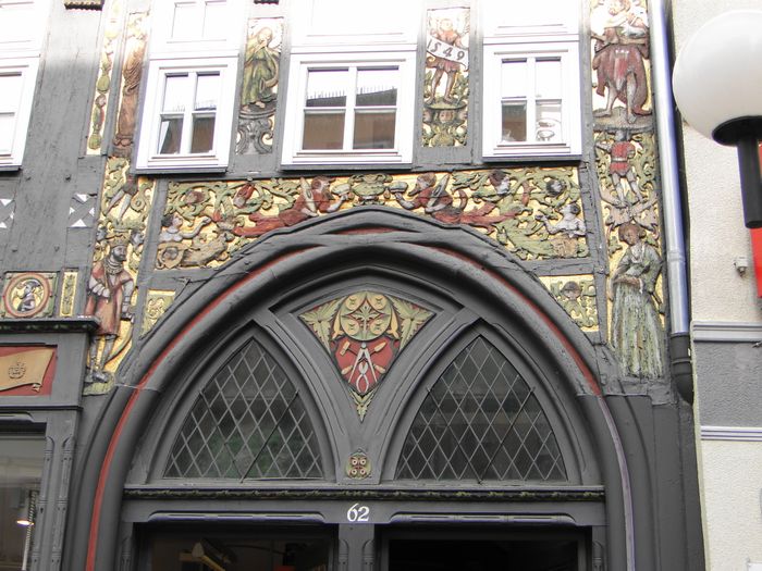 Sehenswürdigkeit Göttingens: Das Schrödersche Haus ein Renaissance-Fachwerk von 1549 in der Weender Str. 62 