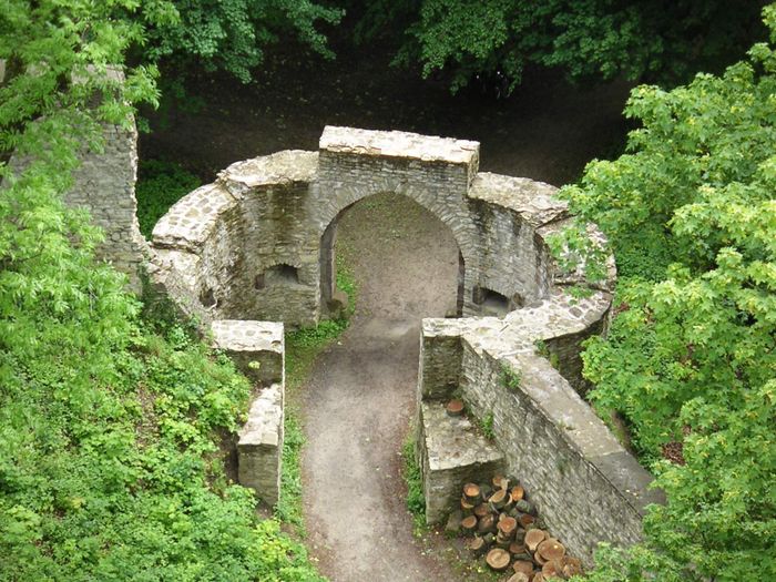 Burg Plesse in Eddigehausen, Unterer Hainberg 2, Blick zum Eingang der Burg