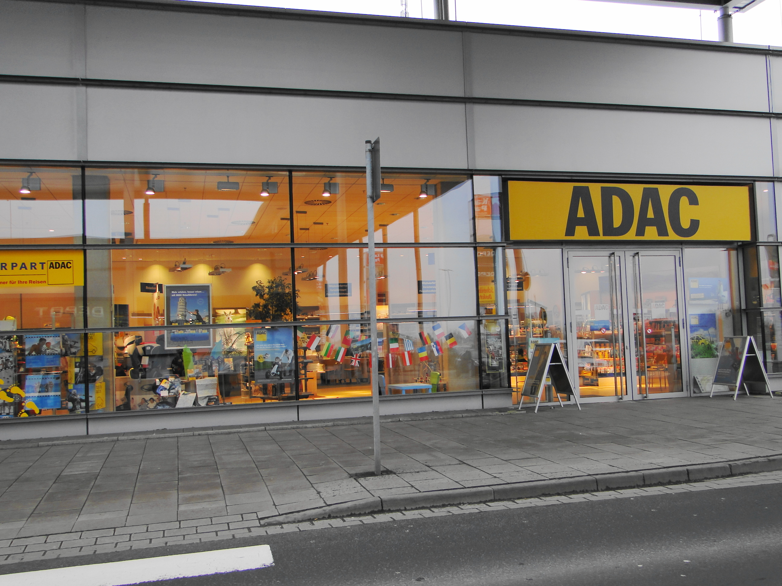 ADAC-Reisebüro Kaufpark 4, Göttingen Grone, Eingang