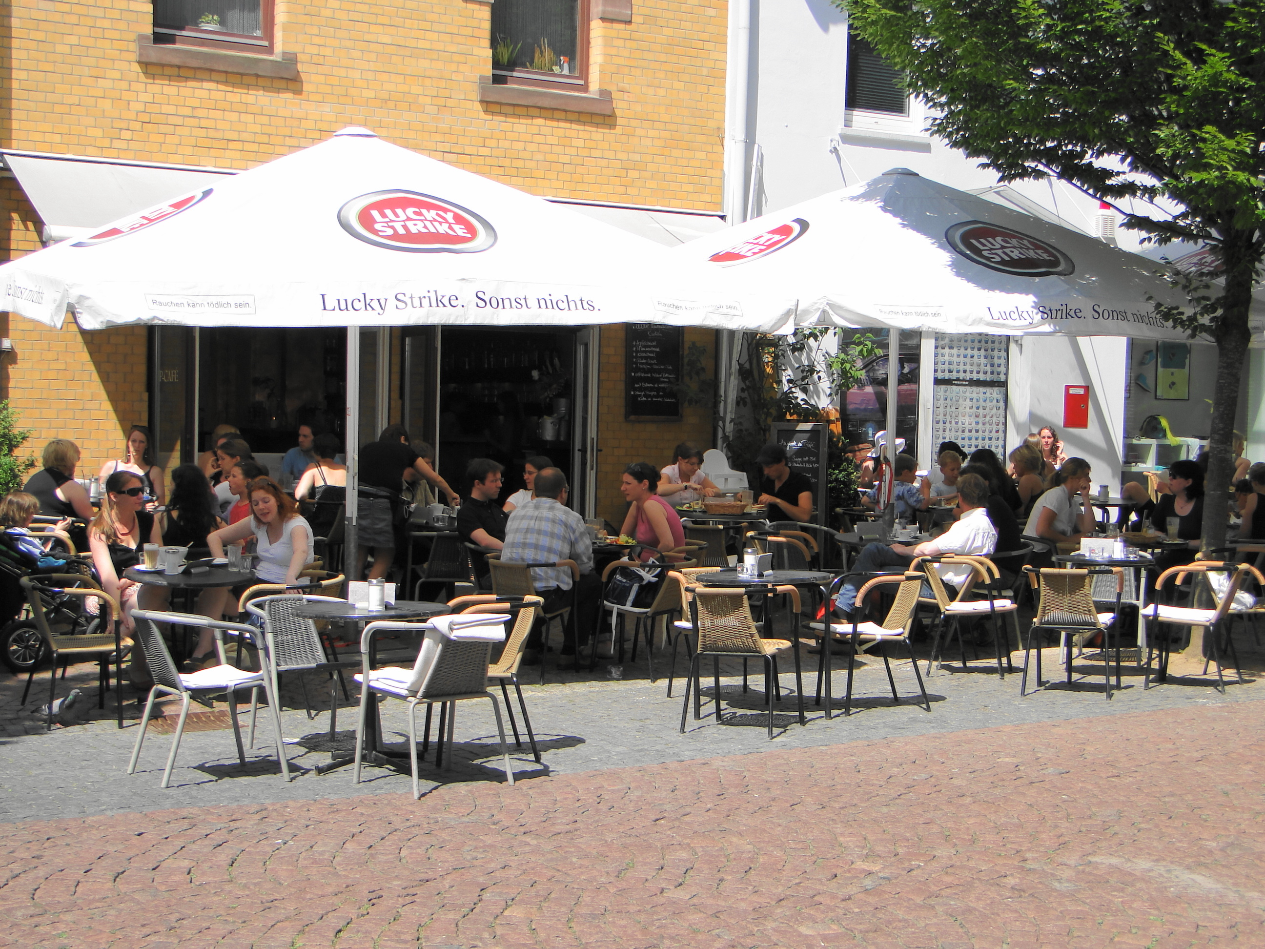 P-Cafe am Nikolaikirchhof 11, Freisitz am Kirchhof