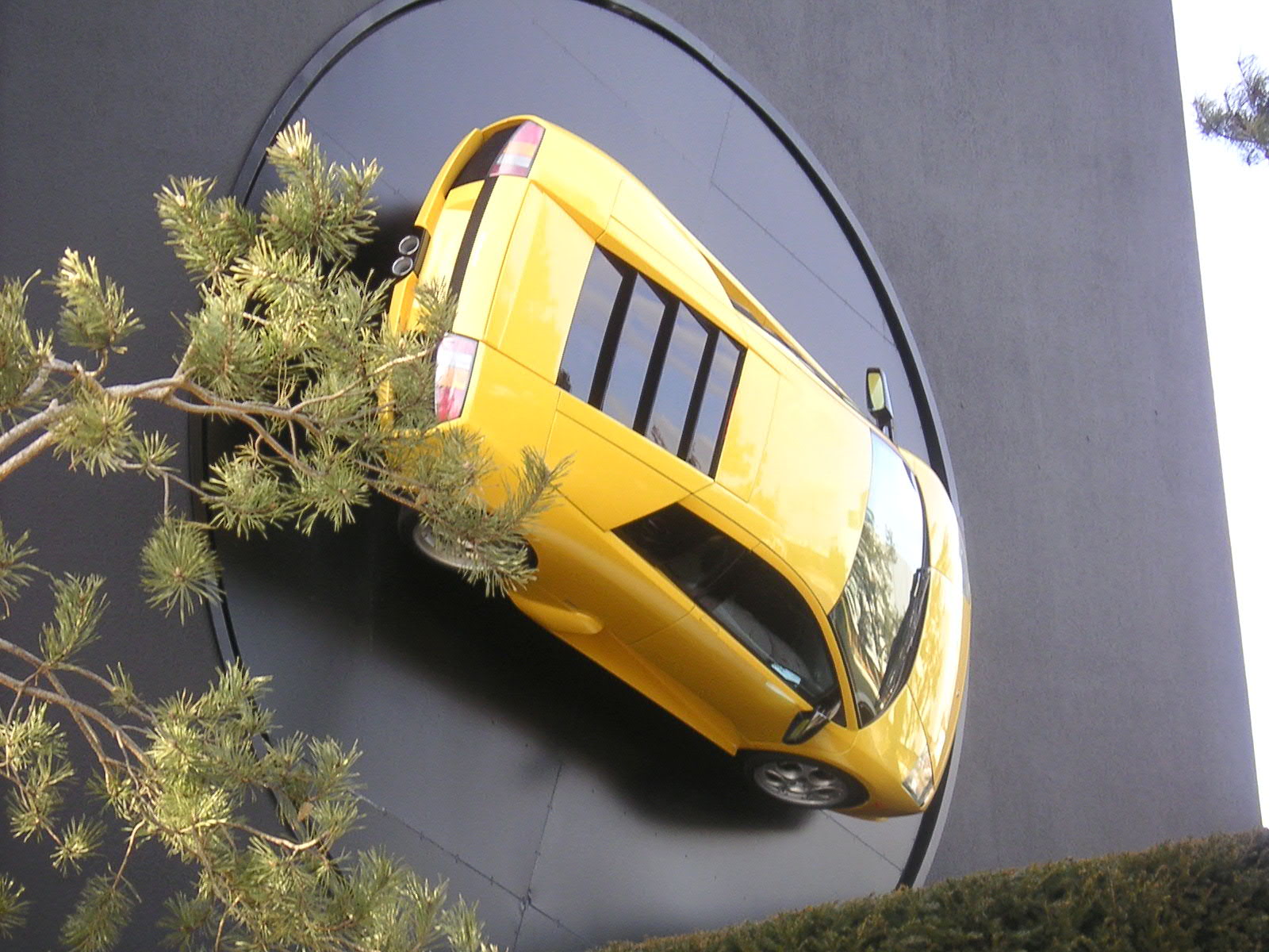 Lamborghini Murcielago in der Autostadt Wolfsburg, Stadtbrücke