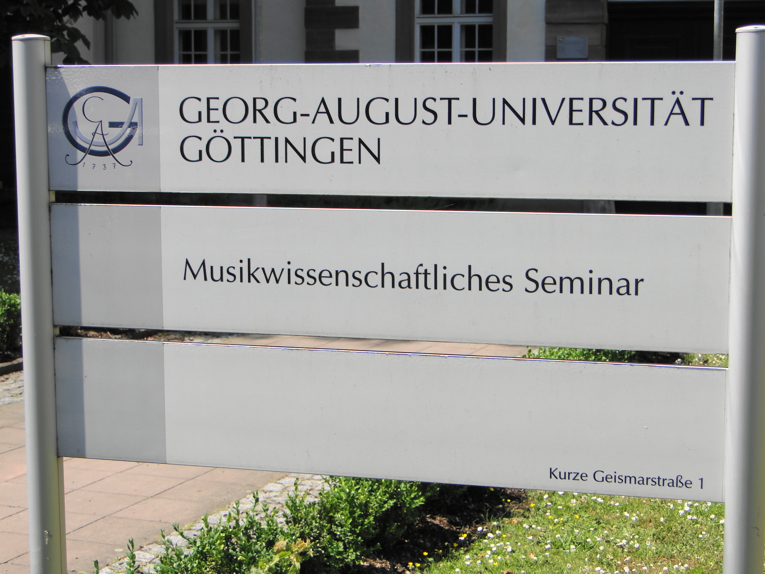 Musikwissenschaftliches Seminar der Universität Göttingen in der Kurzen Str. 1, Hinweisschild