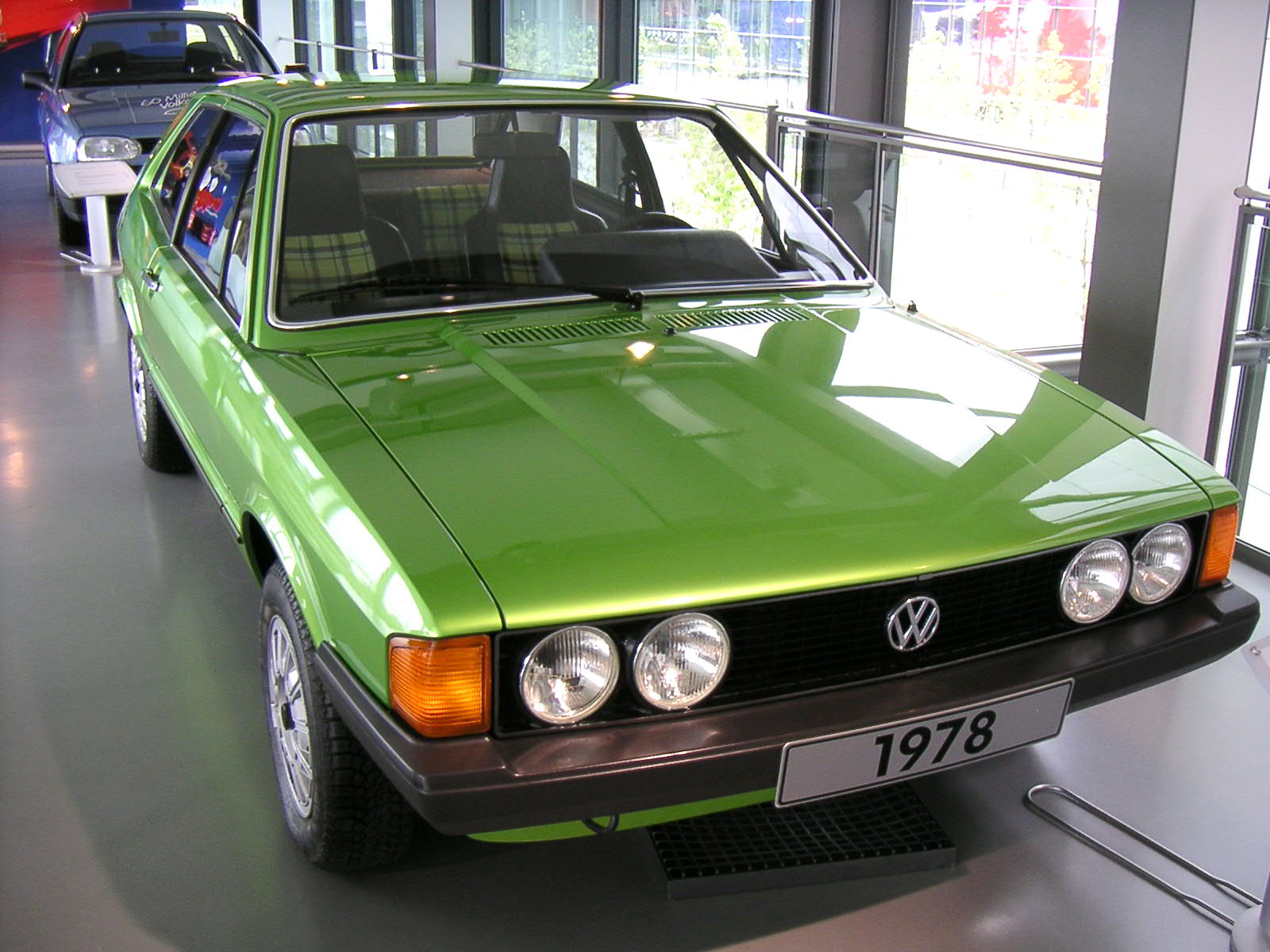 VW Scirocco I von 1978 in der Autostadt Wolfsburg, Stadtbrücke