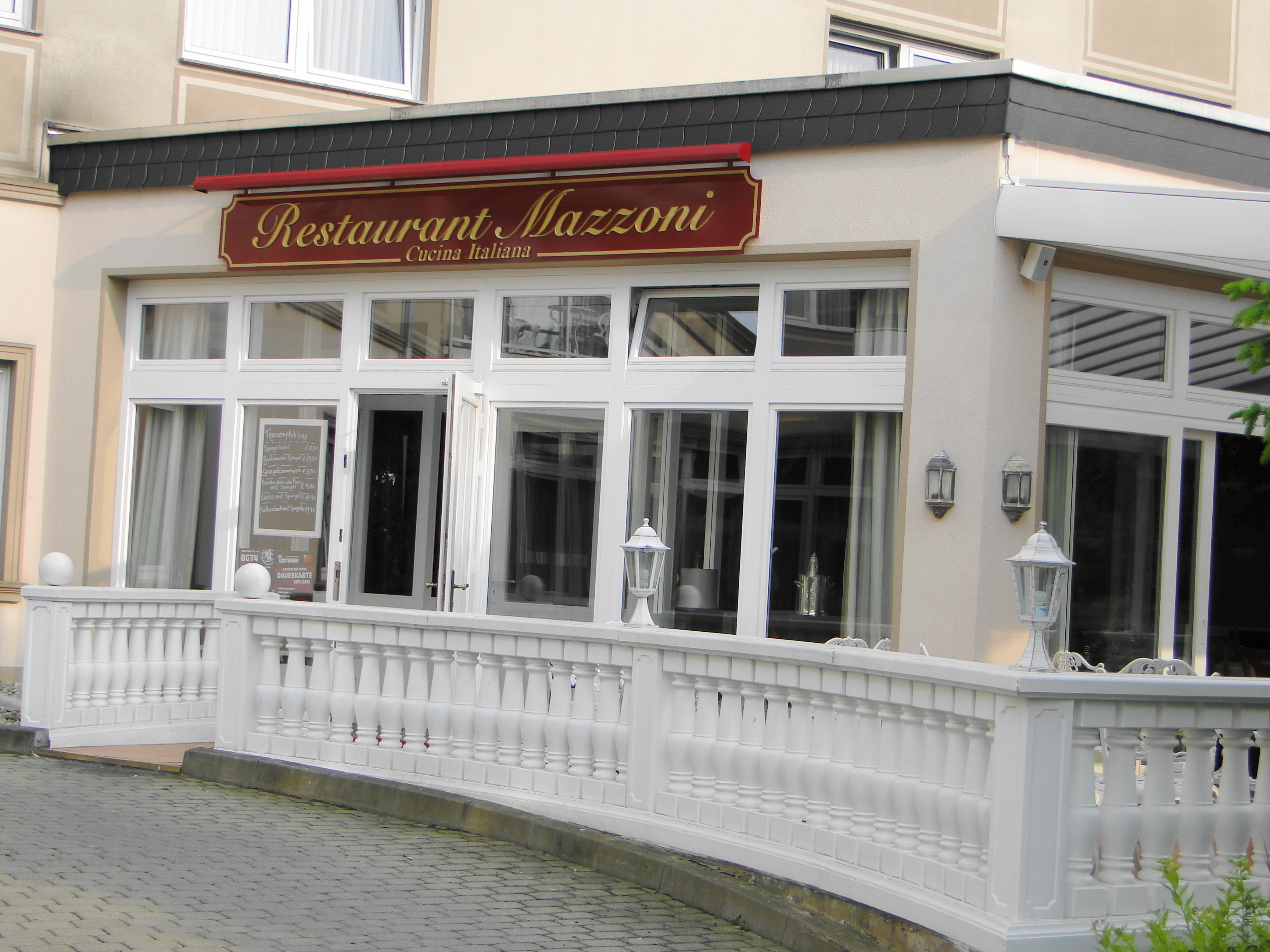 Restaurant Mazzoni in der Herrmann-Rein-Str. 2, Eingang