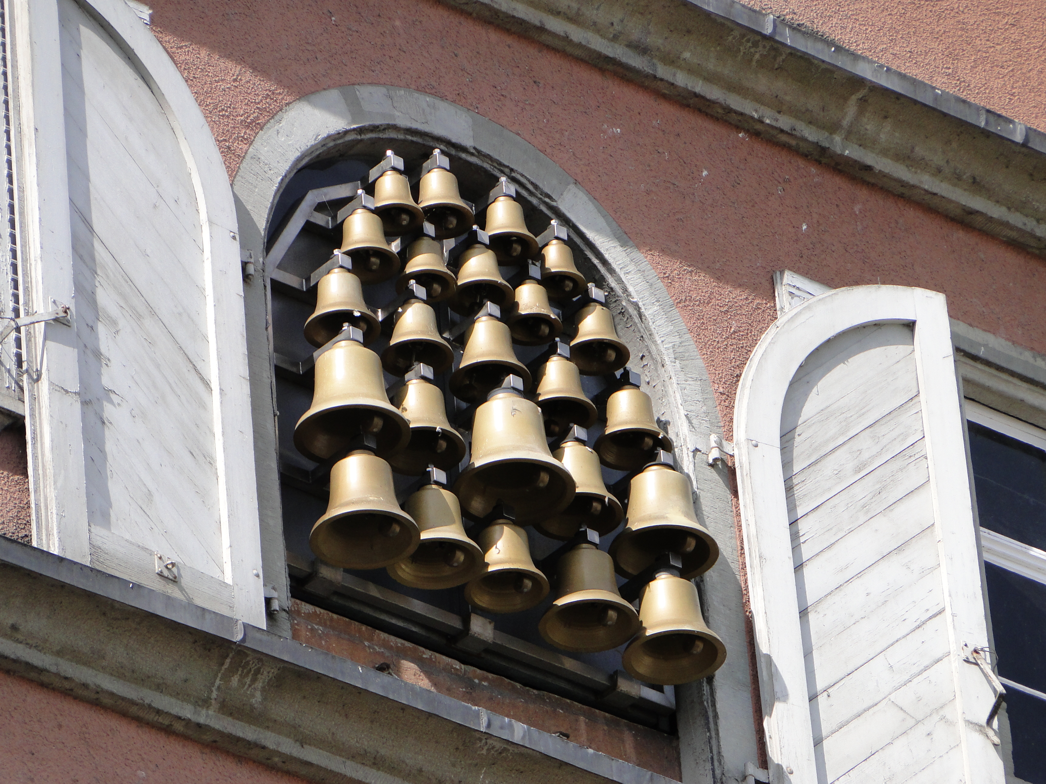 Das alte, historische Rathaus von Lindau am Bodensee am Bismarckplatz 4, Glockenspiel