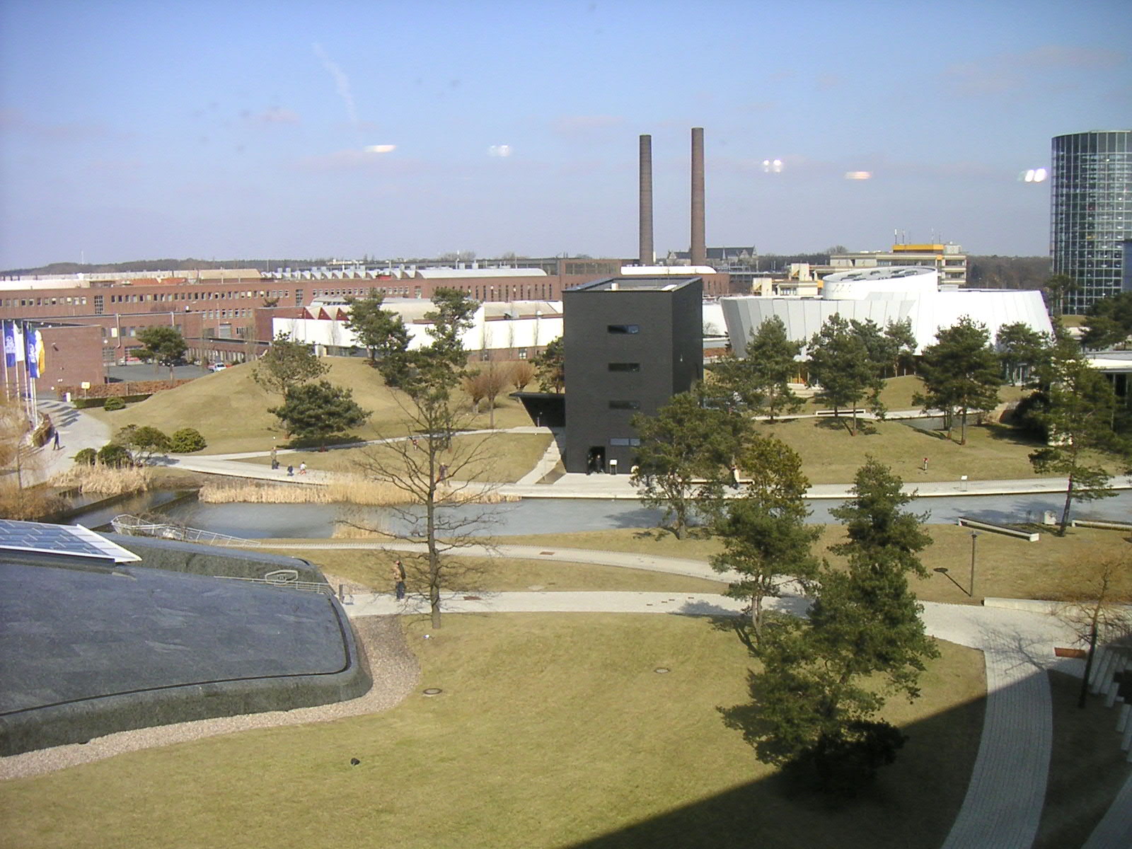 Das Bentley-Gebäude in der Autostadt Wolfsburg, Stadtbrücke