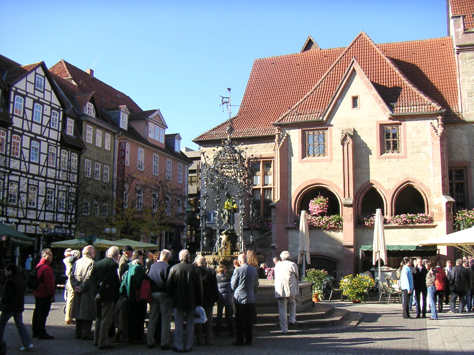 Wahrzeichen u. Sehenswürdigkeit: Altes Rathaus Göttingen mit dem Gänseliesel, Markt 9