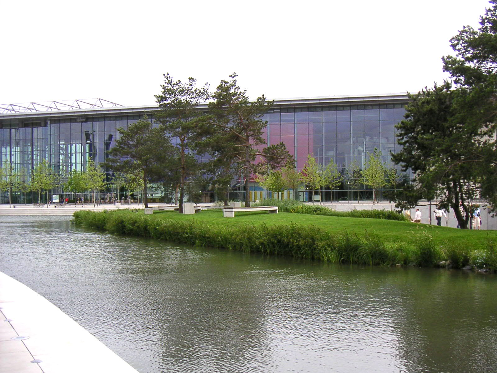 Eingangspavillon in der Autostadt Wolfsburg, Stadtbrücke