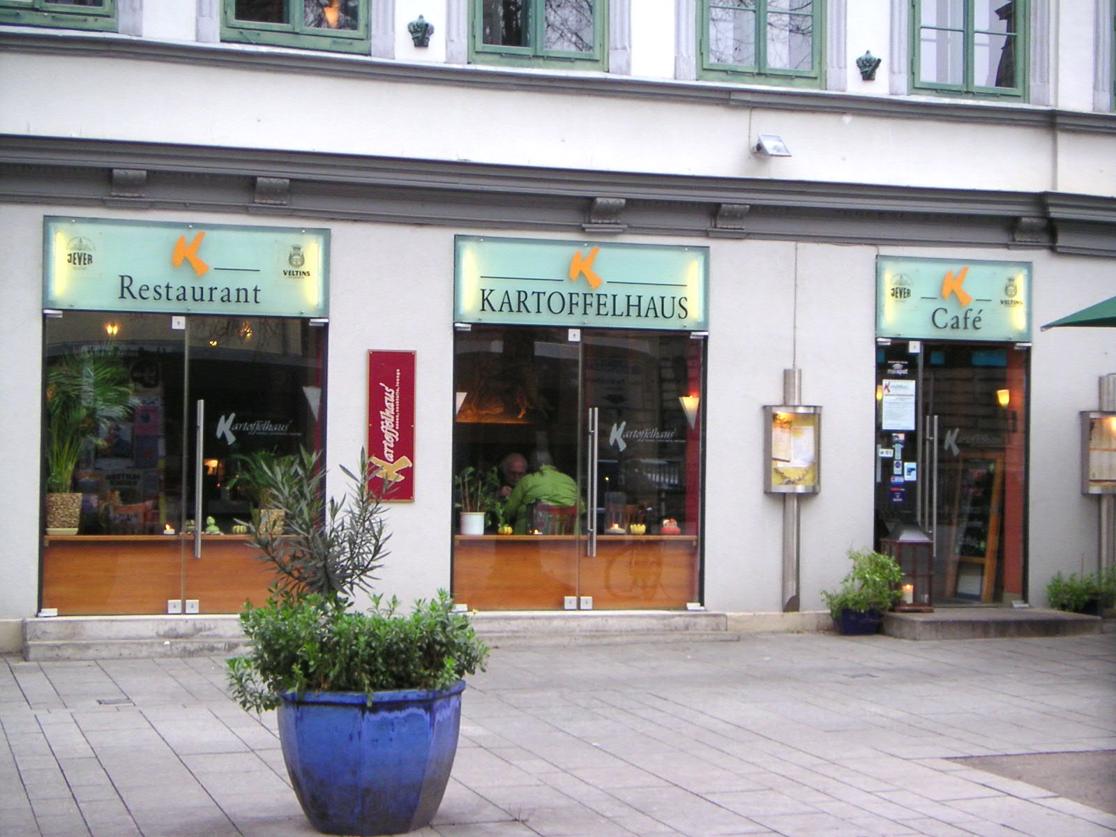 Restaurant Kartoffelhaus in der Goetheallee 8, Eingang