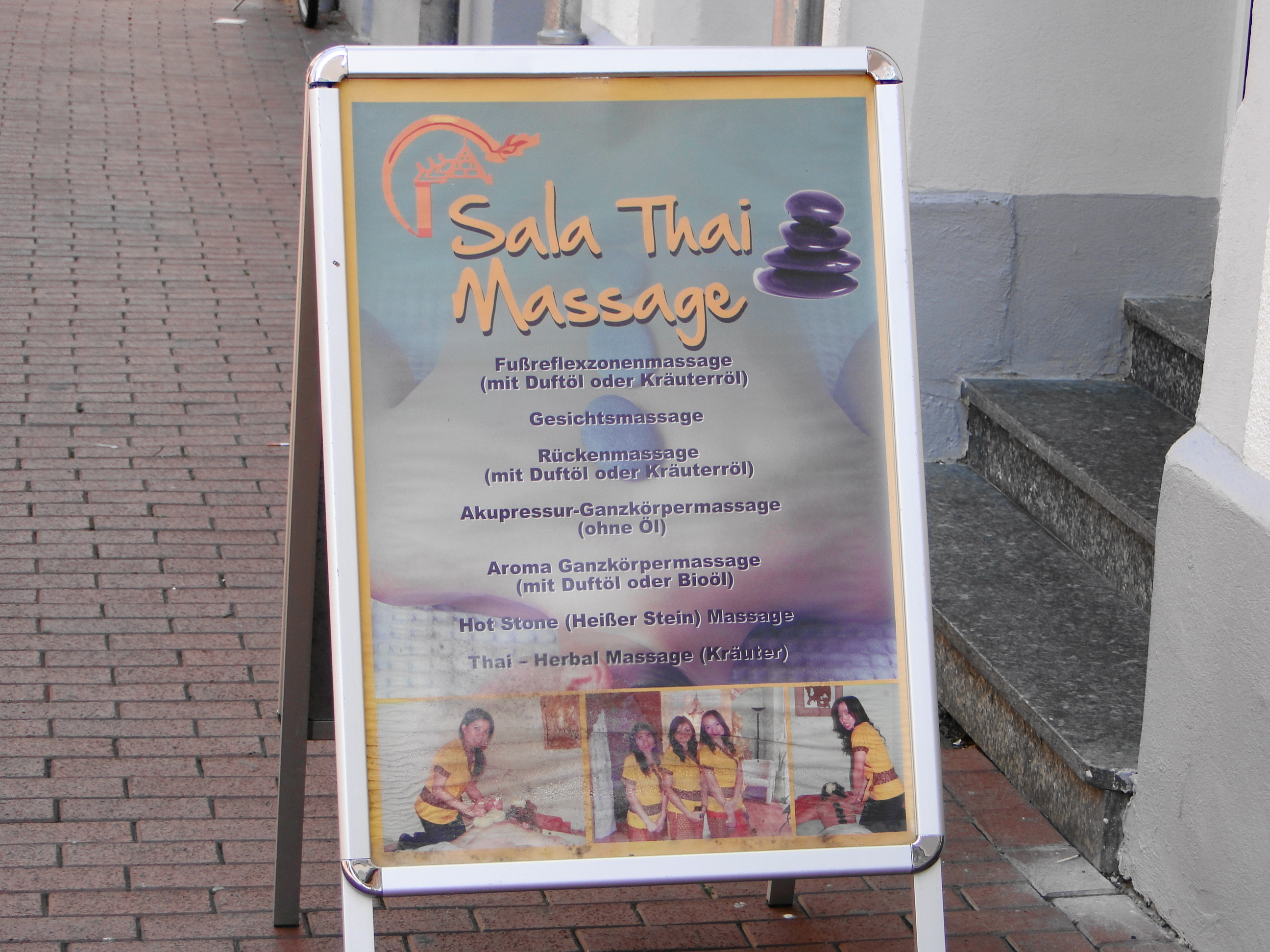 Sala Thai Massage Göttingen in der Düsteren Str. 10, Außenwerbung