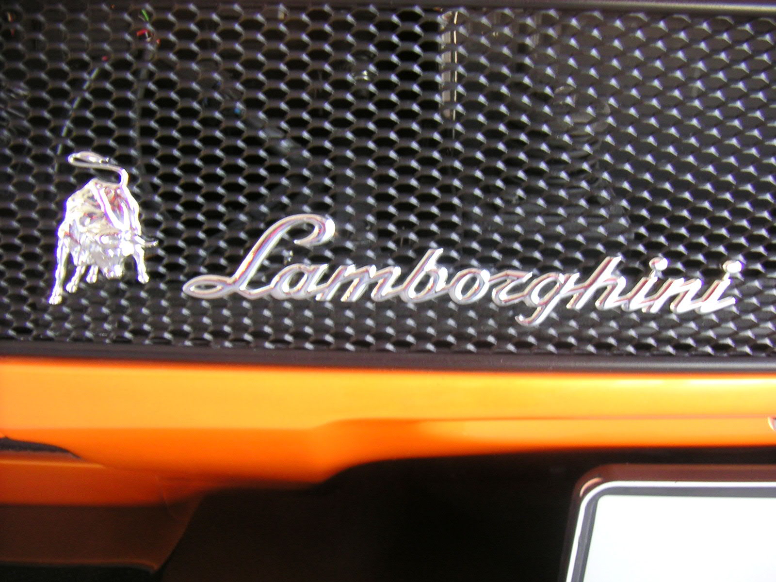 Lamborghini 6.0 L GT von 2000 in der Autostadt Wolfsburg, Stadtbrücke