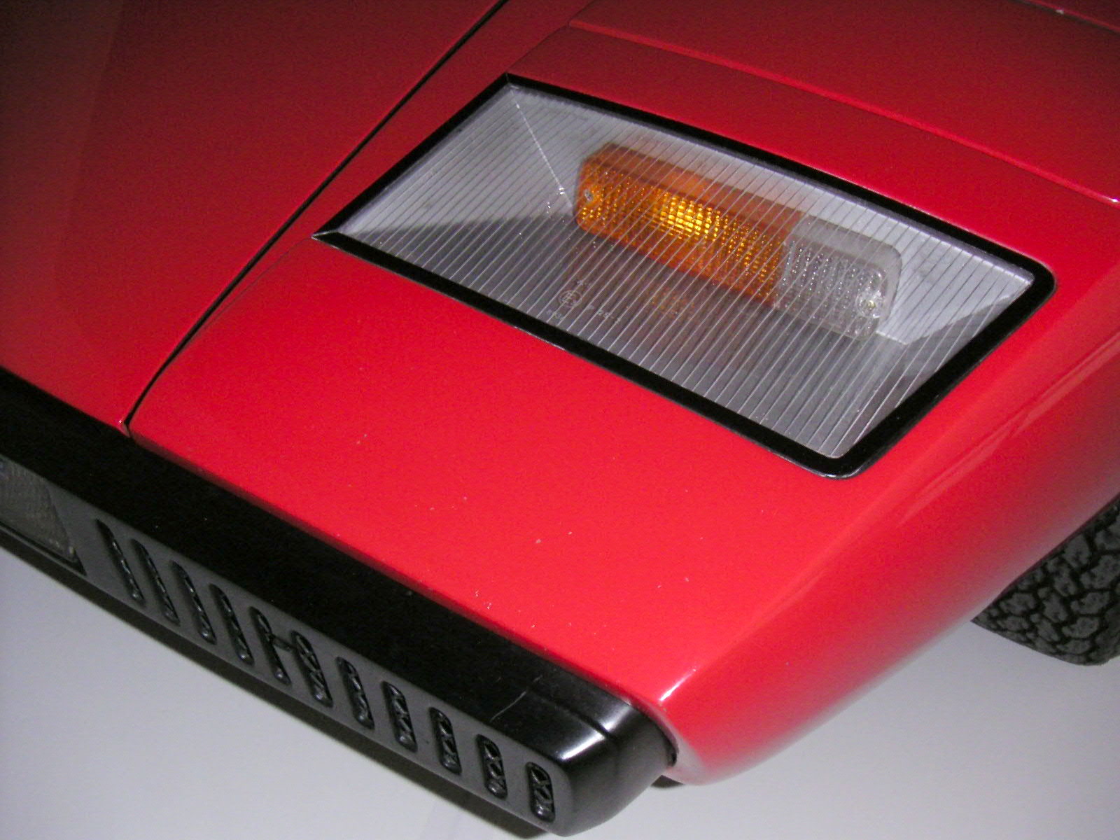 Lamborghini Countach von 1975 in der Autostadt Wolfsburg, Stadtbrücke