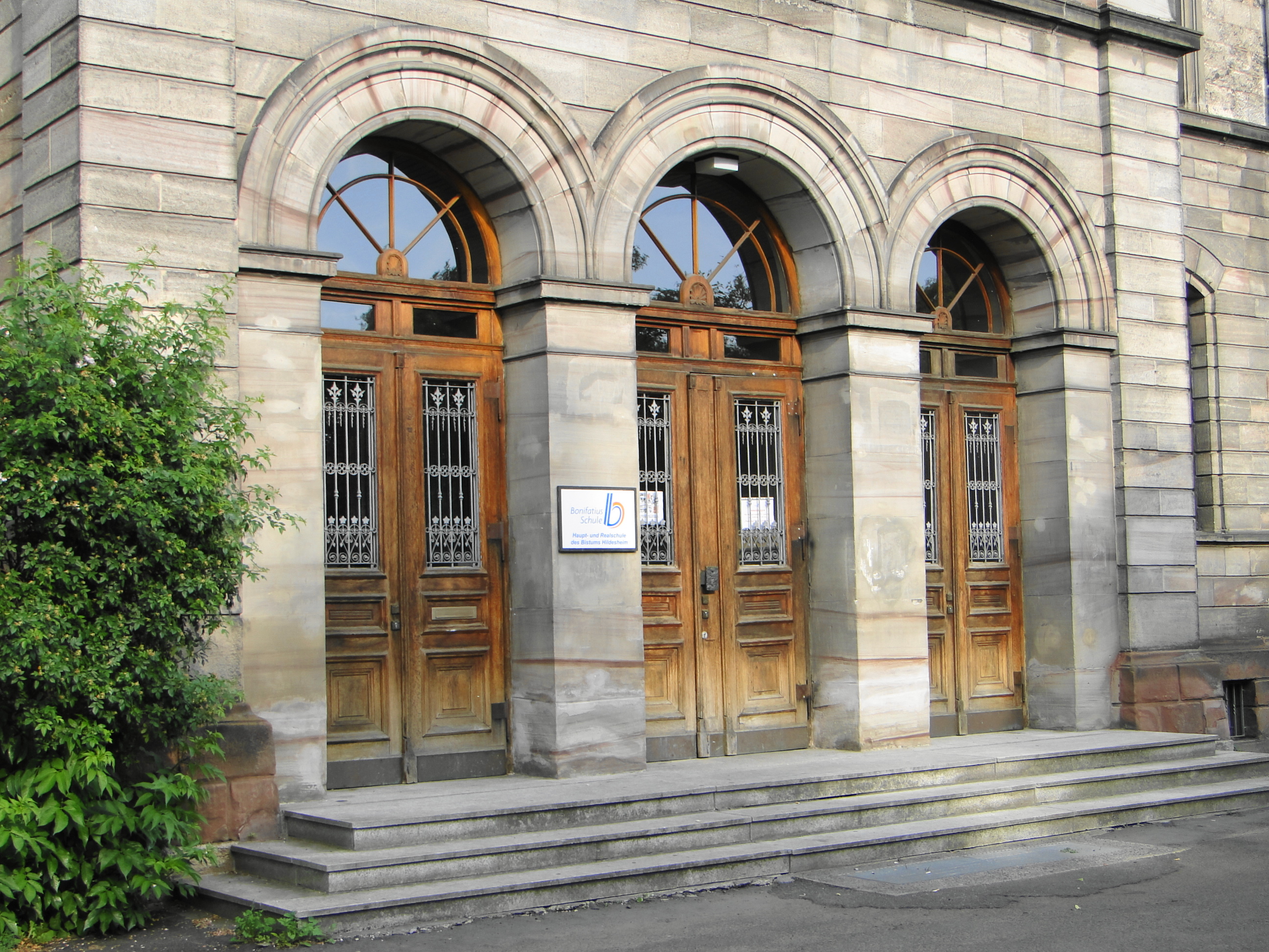 Bonifatiusschule II (Haupt- und Realschule) in katholischrer Trägerschaft, Am Geismartor 4, Eingang