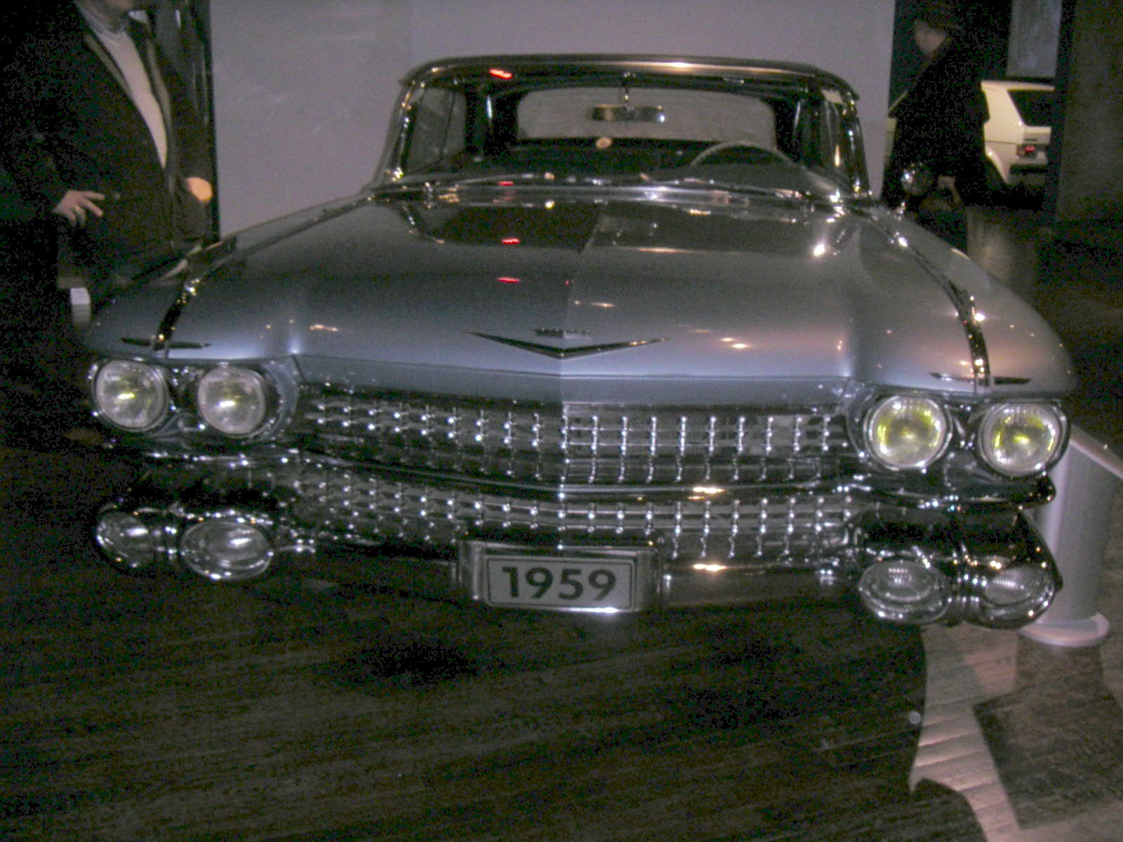 Cadillac Eldorado von 1959 in der Autostadt Wolfsburg, Stadtbr&uuml;cke