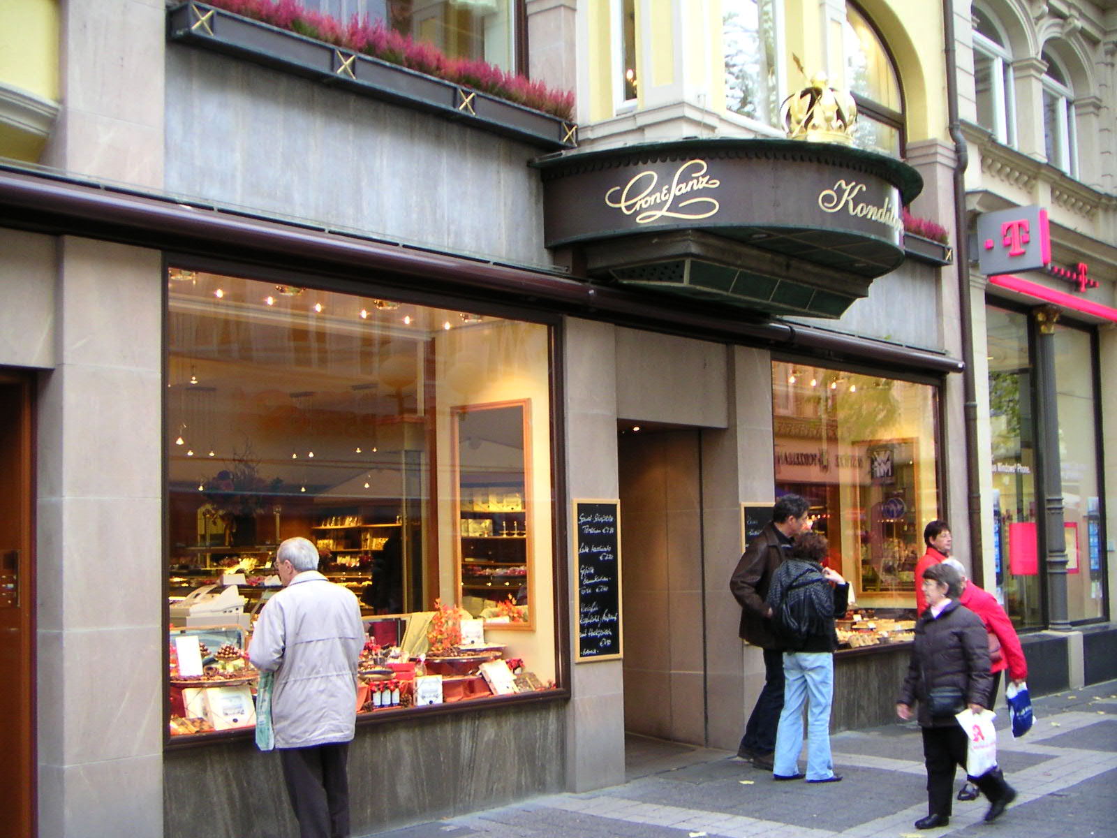 Cron&amp;Lanz Confiserie und Cafe, (alteingesessenes G&ouml;ttinger Fachgesch&auml;ft) auf der Weender mit den besten Torten und Pralinen in ganz G&ouml;ttingen ! ;-)