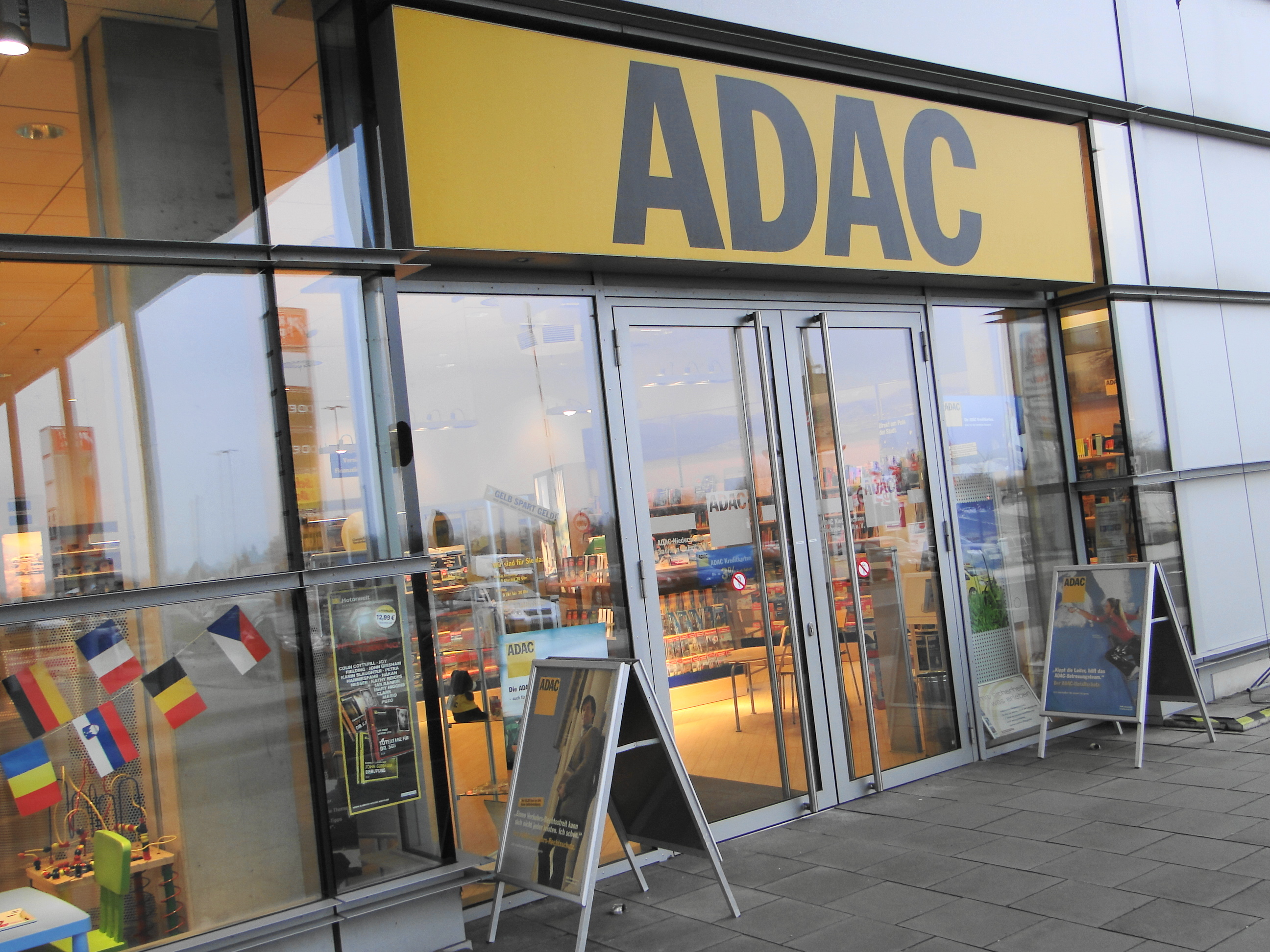 ADAC-Reisebüro Kaufpark 4, Göttingen Grone, Eingang
