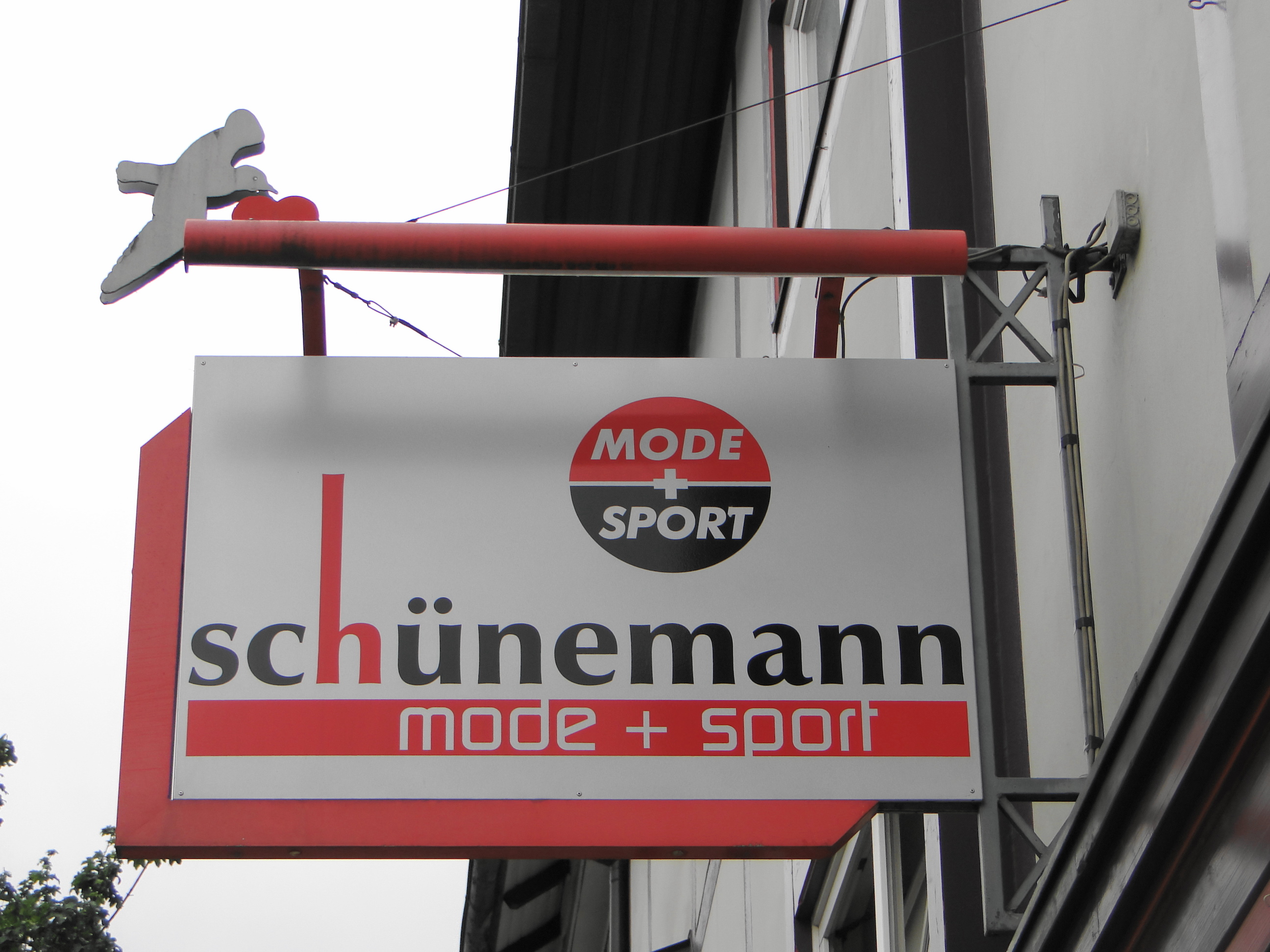 Modehandel Kaufhaus Schünemann KG in der Altendorfer Str. 12, Aushangschild