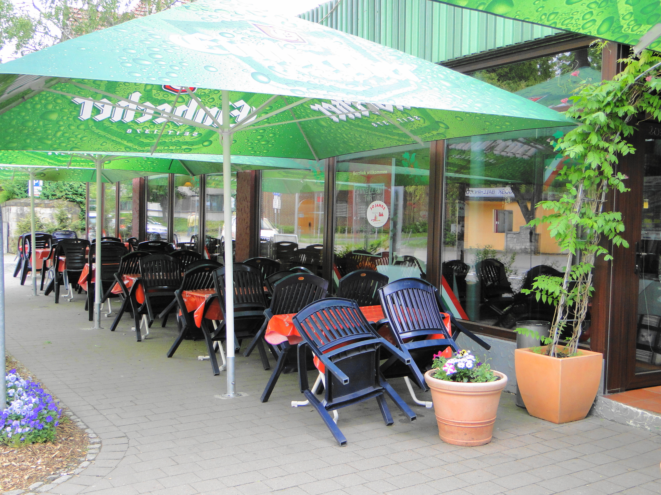 Pizzeria Ristorante Italia seit 30 Jahren in Einbeck in der Altendorfer Str. 48, Außensitzbereich