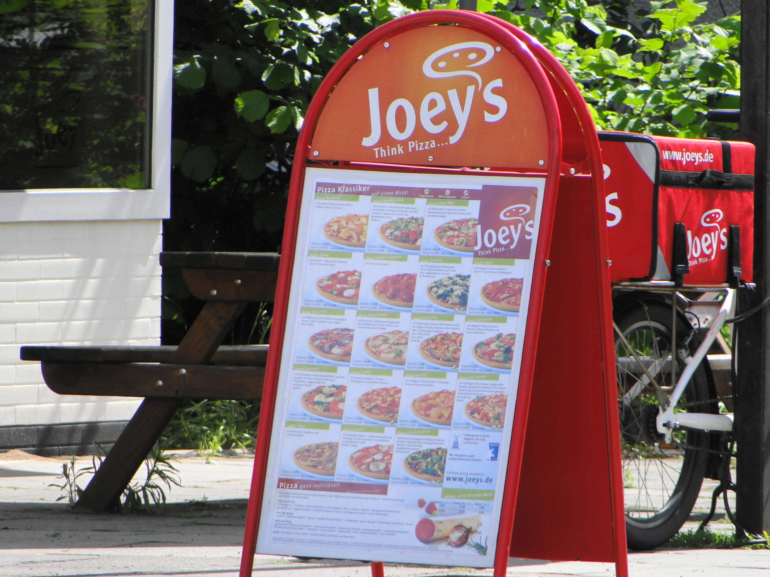 Joey&apos;s Pizzabringdienst Göttingen West in der Königsallee 72 A, Pizza-Angebot