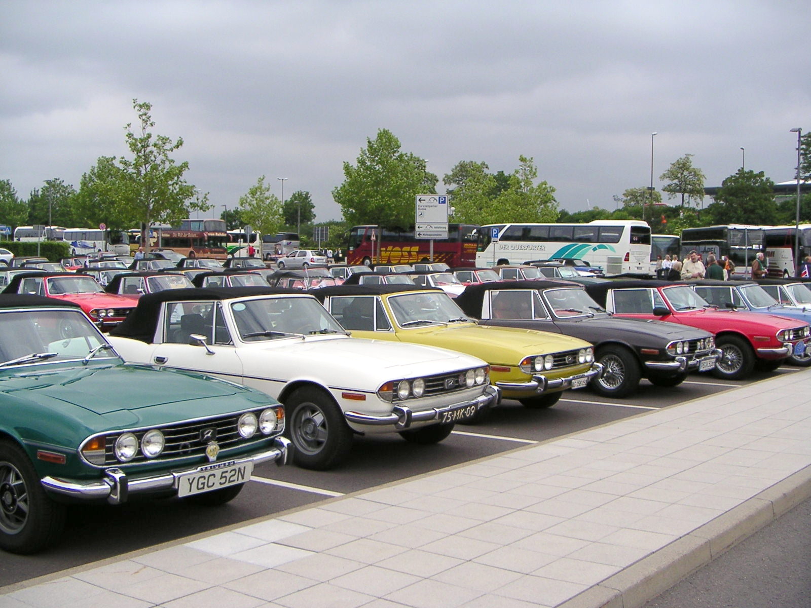 VW Autostadt GmbH in Wolfsburg, Stadtbrücke, Europäisches Triumph Stag Treffen