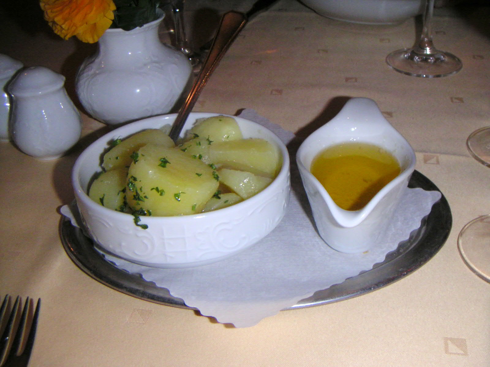 Hotel Restaurant Reichshof, Neuer Weg 53, Petersilienkartoffel mit heißer Butter