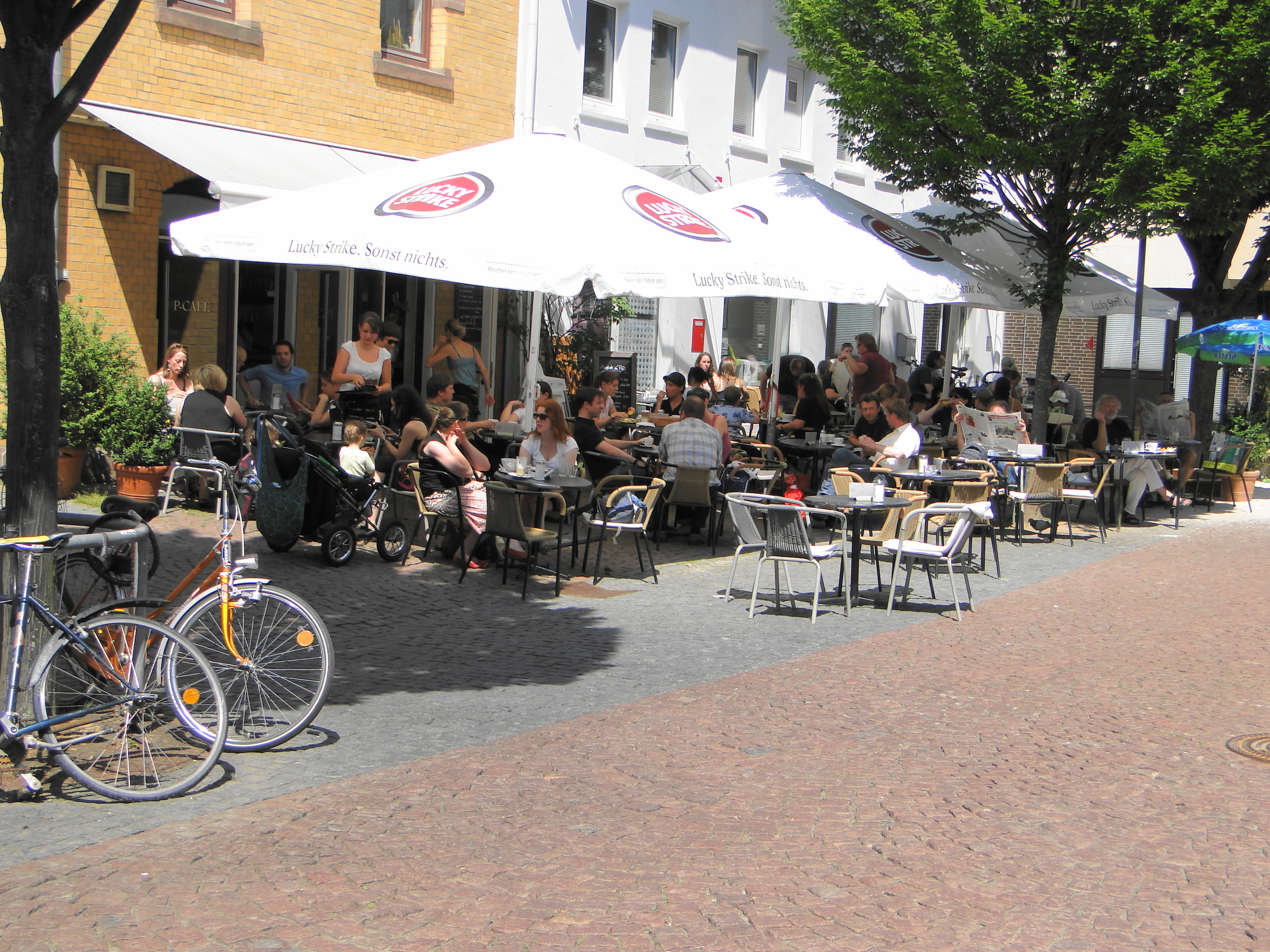 P-Cafe am Nikolaikirchhof 11, Freisitz am Kirchhof