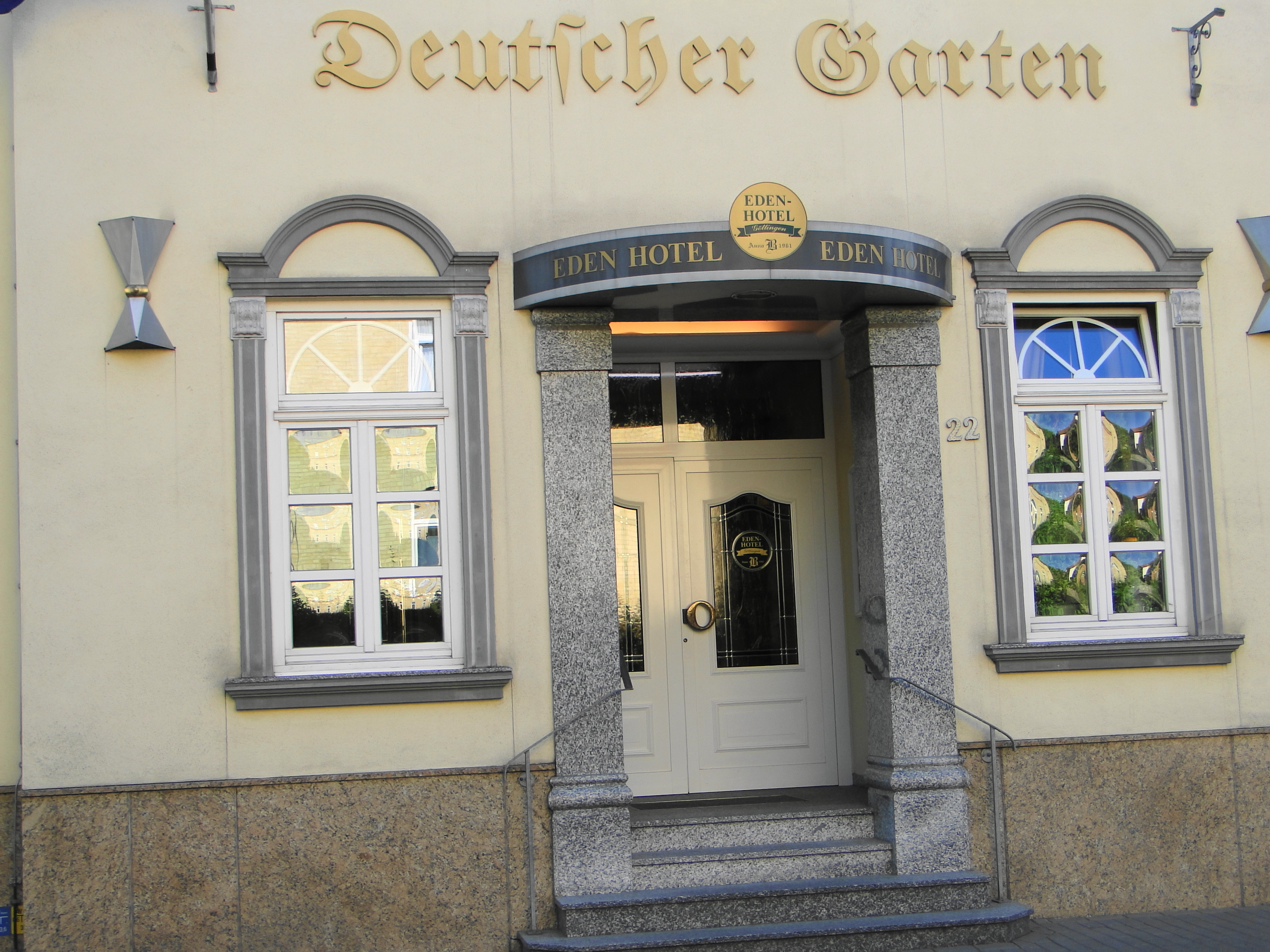 Eden Hotel (ehemals Deutscher Garten) in der Reinhäuser Landstr. 22 a, Eingang