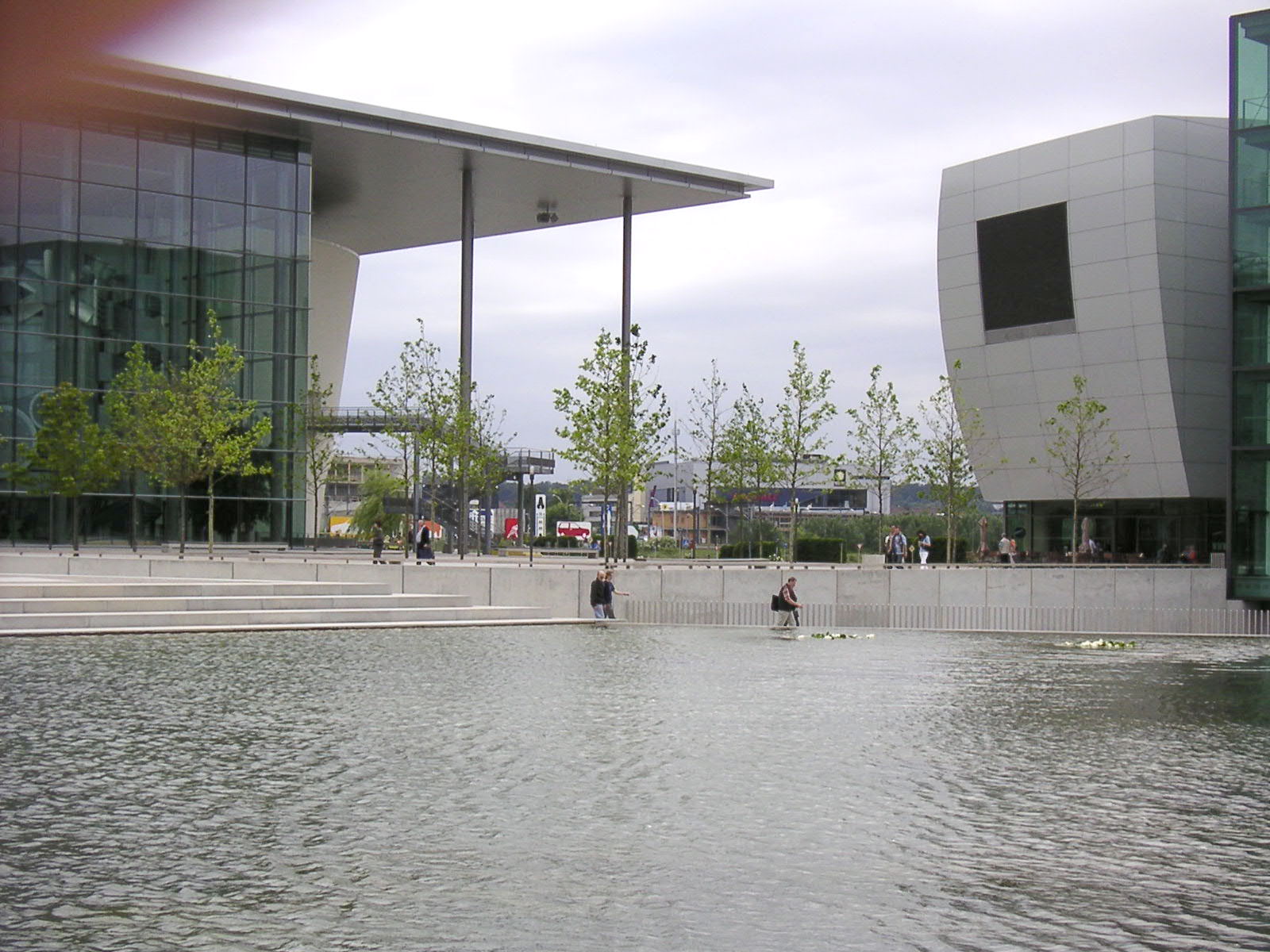 Autostadt Wolfsburg, Stadtbrücke