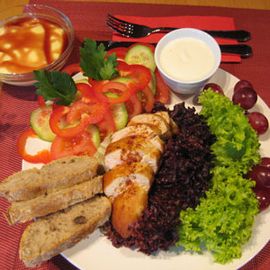 Hähnchenbrustfilet (warm) auf Salat