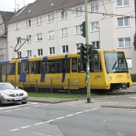 Ein Stadtbahnwagen des Typs P89 der Essener Verkehrs-AG nahe der Station &apos;Holsterhauser Platz&apos;.