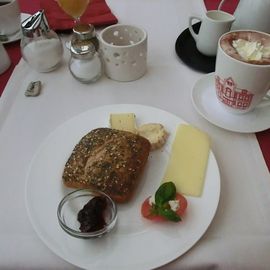 Wallburg, Hotel und Café, Neustadt, mein 1.Teller des Frühstückbuffets