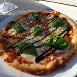 Meerbri, Niendorf, vegetarische Pizza nach Vorschlag der Bedienung