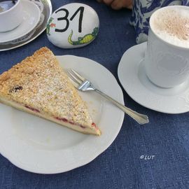 Café Brooks Johannisbeer-Käsekuchen und Kakao