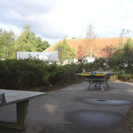 Campingplatz am Niobe, Fehmarn, Tischtennis und Kicker am Wald