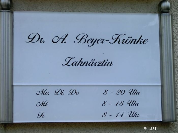 Dr. Beyer-Krönke, Zahnärztin