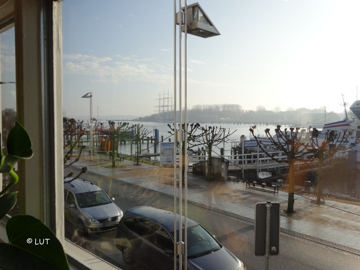 Niederegger, Café, Travemünde Blick auf die Passat im frühmorgendlichen Dunst