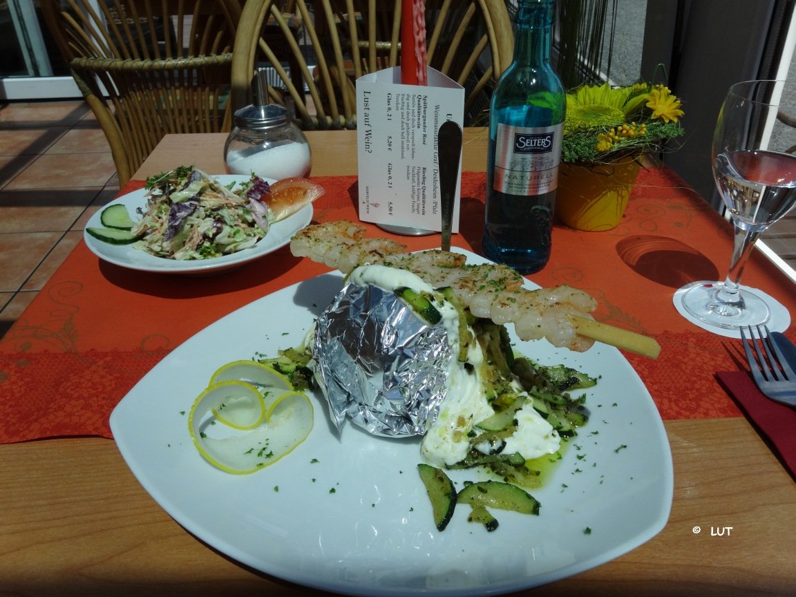 Zum Störtebeker, Restaurant, Folienkartoffeln mit Zucchini und Garnelen-Spieß,Dangast