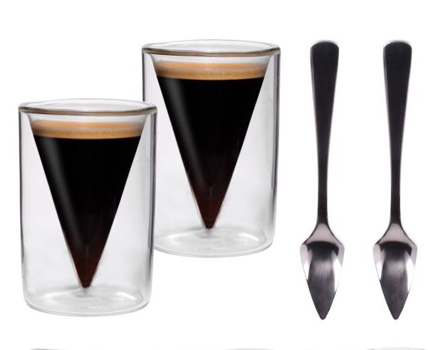 Spitzform Espresso-Tassen mit speziellen Löffeln - der Hingucker schlechthin.