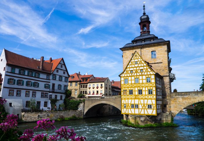 Das alte Rathaus von 1387 in der Regnitz. 