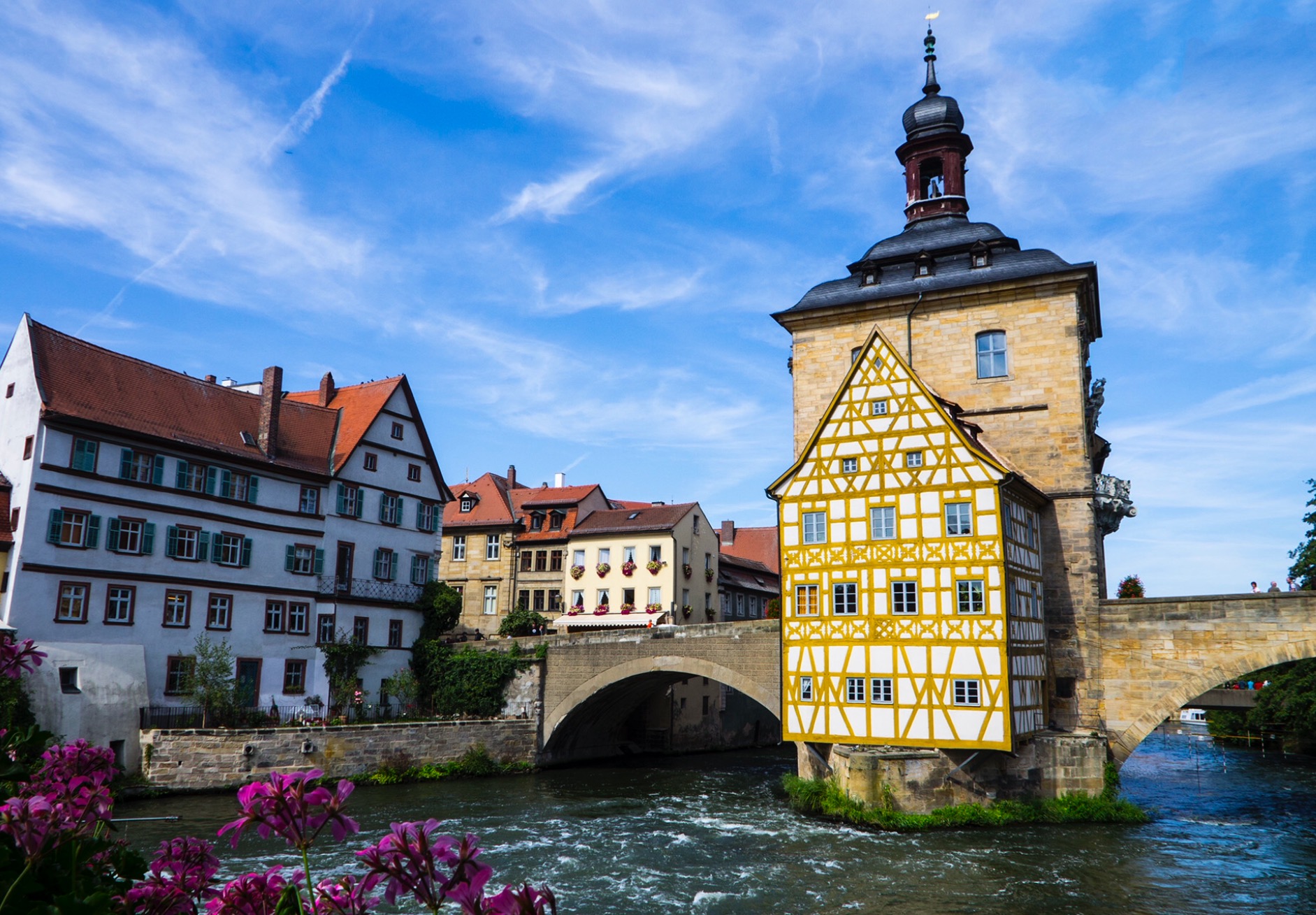 Das alte Rathaus von 1387 in der Regnitz.