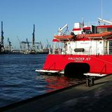 Hamburger Hafen und St. Pauli-Landungsbrücken in Hamburg