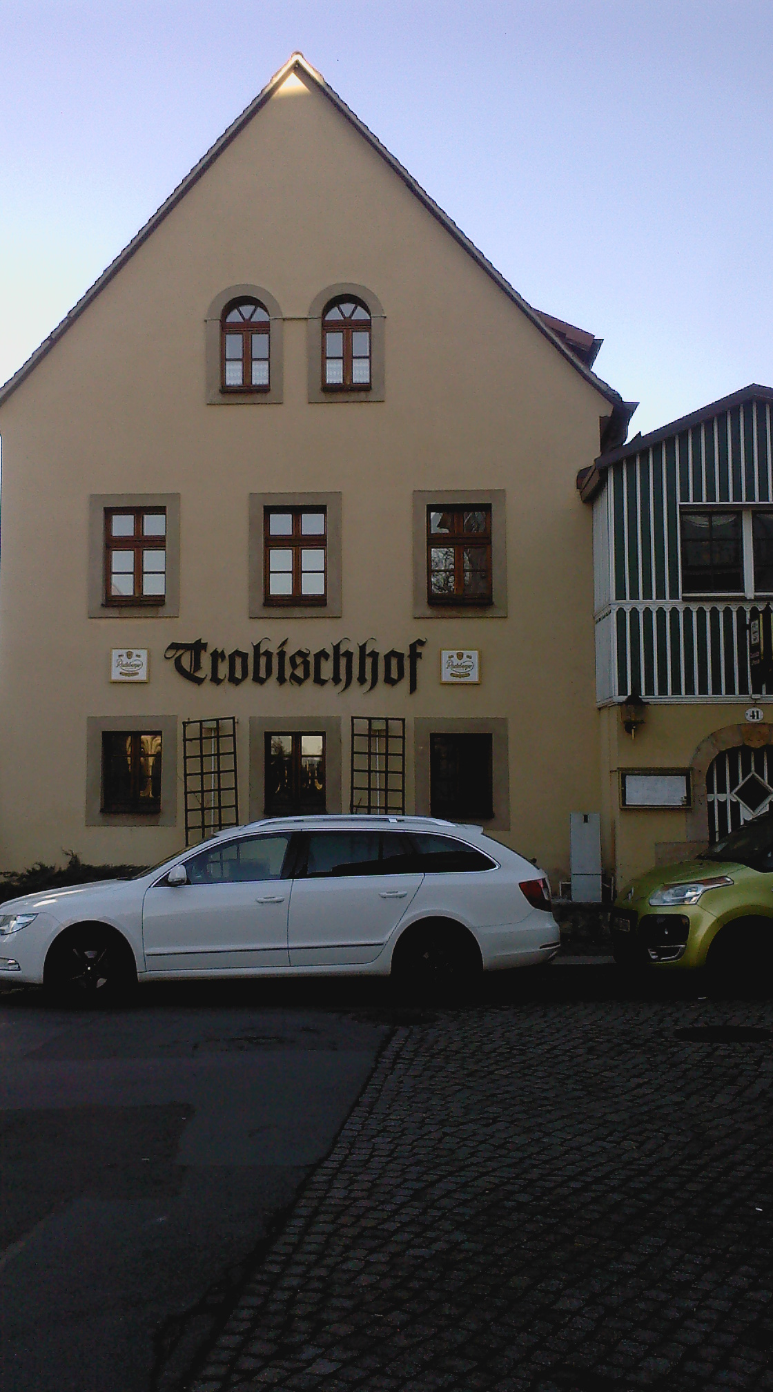 Pension und Restaurant Trobischhof: Straßenseite