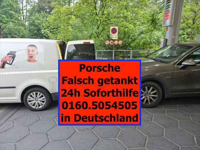 an der Tankstelle, falsch getankt Auto Porsche, wir abgepumpt und Notrufnummer auf Werbeschild 01605054505