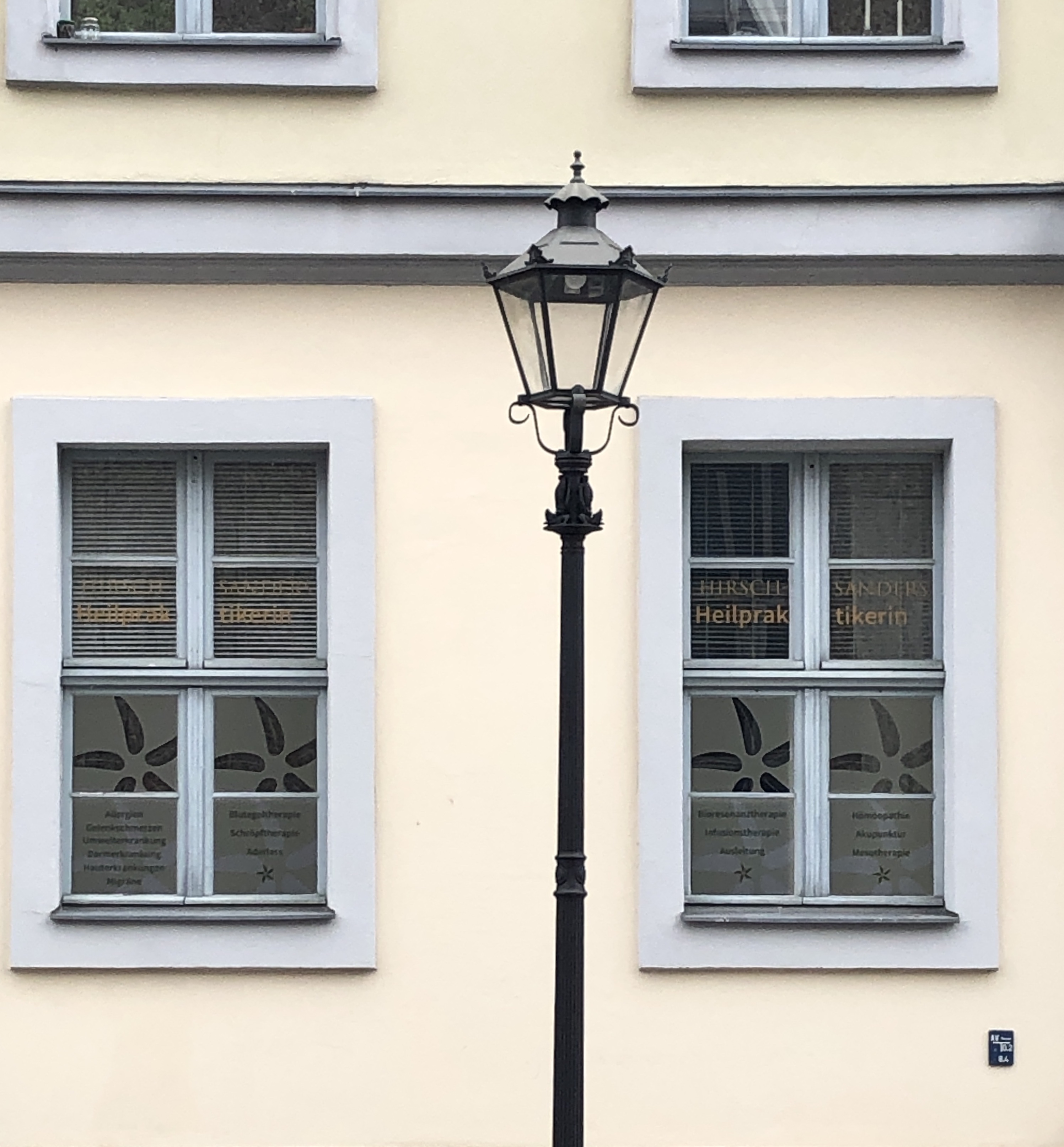 Fensterfront der Naturheilpraxis Akupunktur zur  Raucherentwöhnung Potsdam / Wannsee / Zehlendorf