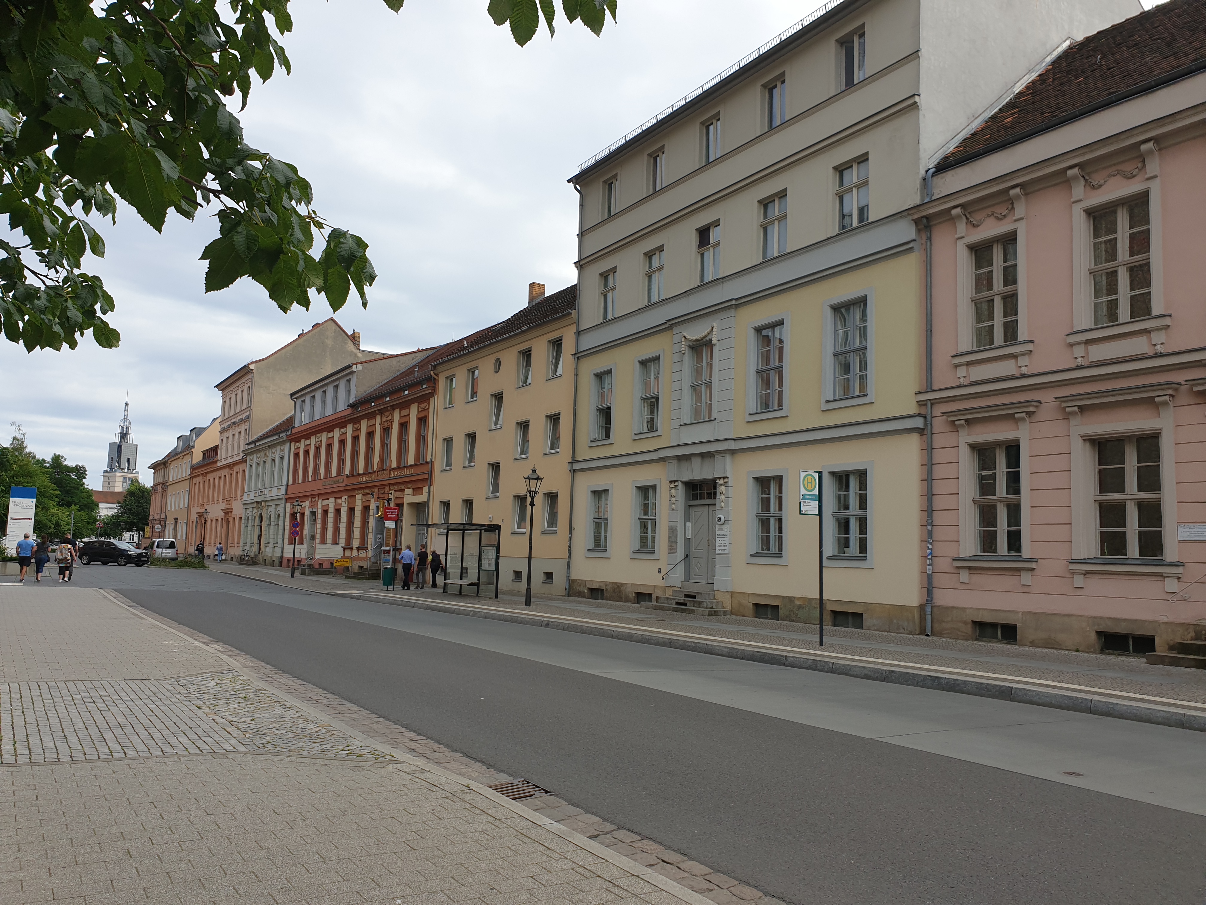 Charlottenstraße Potsdam mit der Naturheilpraxis, Akupunktur bei Kopfschmerzen und Migräne in Potsdam, Bioresonanz bei Burnout, Aufmerksamkeitsstörungen - ADHS, Allergien wie Nahrungsmittelallergie, Pollenallergie, Milbenallergie, Hundeallergie, Bronchialasthma, Nesselsucht, Neurodermitis.